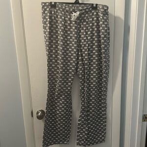 Old Navy Flannel Pajama Pants. Grey with Polar Bears. Size L.
